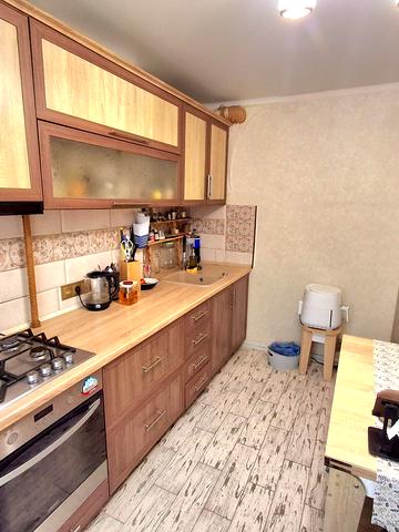 Новозаводська вул., 6