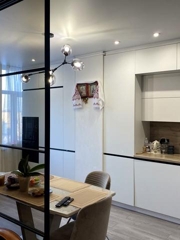 Юнацька вул., 8