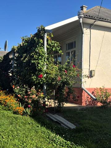 вул.Павла Тичини, 4