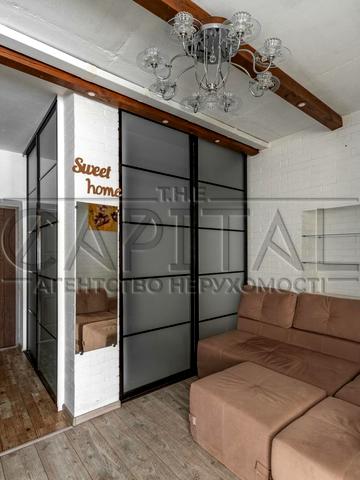 Валерія Лобановського просп., 150-В