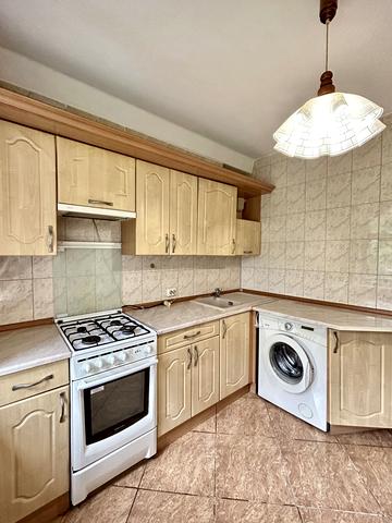 Братиславська вул., 40