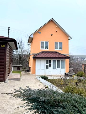 Ветеранів, 3