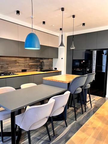 Івана Карпинця вул. (), 9