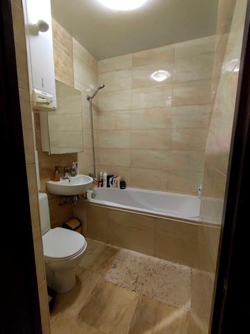 Світла вул., 27