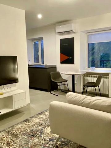 Івана Маряненка пров., 9