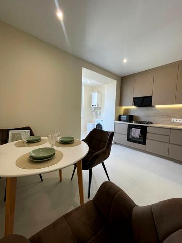 Нижня Берегова вул., 2/2