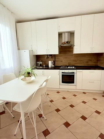 Павла Тичини вул., 9