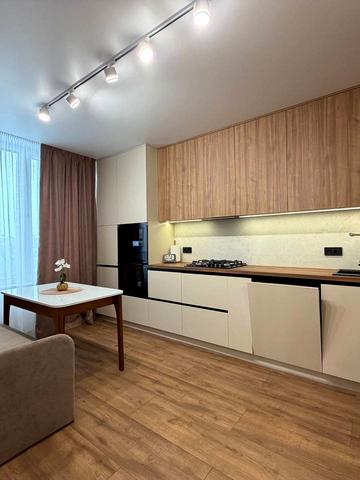 Степана Бандери вул., (Будинок 4)