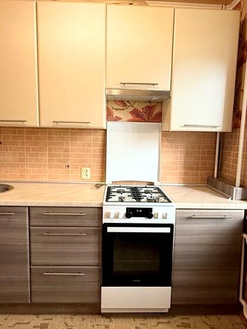 Прибузька вул., 18