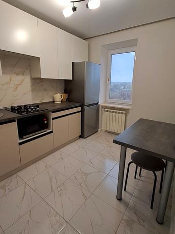 Семафорна вул., 11