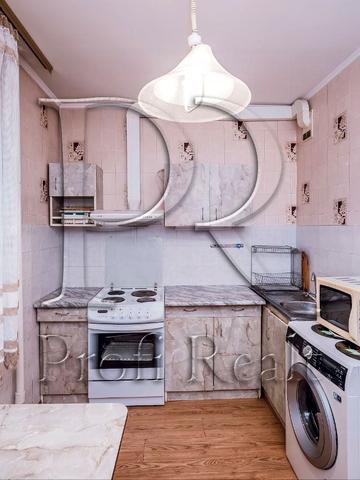 Миколи Лаврухіна вул., 11