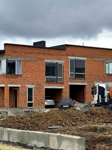 Наварійська вул., 4