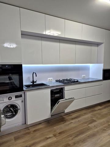 Героїв Крут вул. (Комунарів), 4/1б