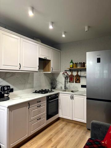 Луганська вул., 12