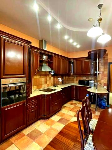 Василя Тютюнника вул. (Анрі Барбюса), 5-В