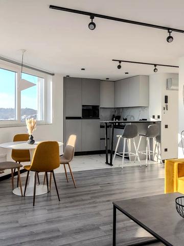 Вячеслава Чорновола просп. (), 77