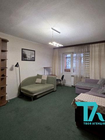 Хорольська вул., 8/4