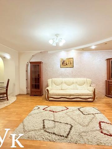 Вячеслава Чорновола вул. (), 26