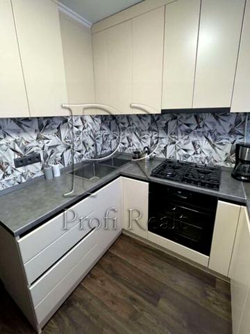 Володимира Івасюка просп. (Героїв Сталінграду), 9