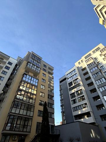 Степана Бандери просп., 36