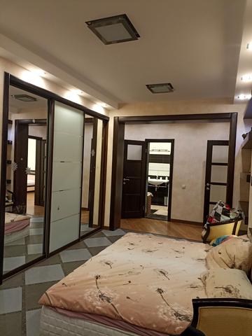 Раїси Окіпної вул., 8