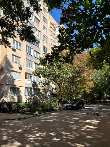 Жоліо Кюрі вул., 62