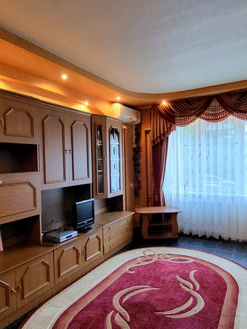 Хорольська вул., 5