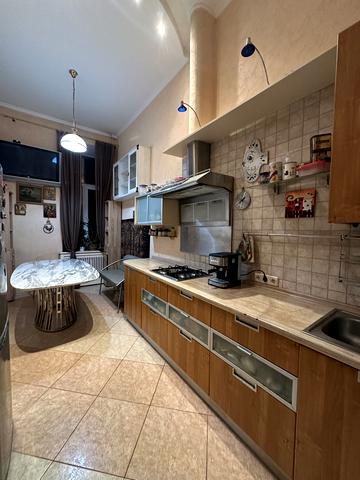 Костельна вул., 7