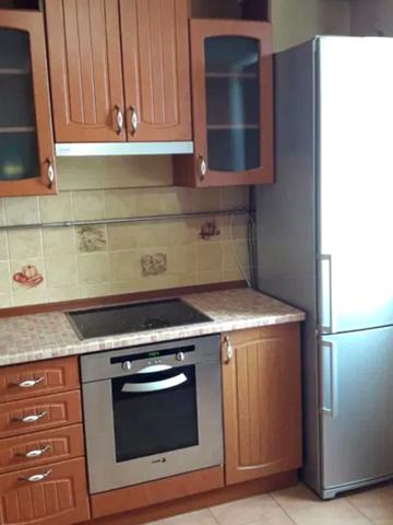 Ревуцького вул., 4