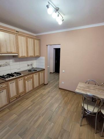 Довга вул., 6