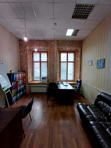 Олеся Гончара вул., 4