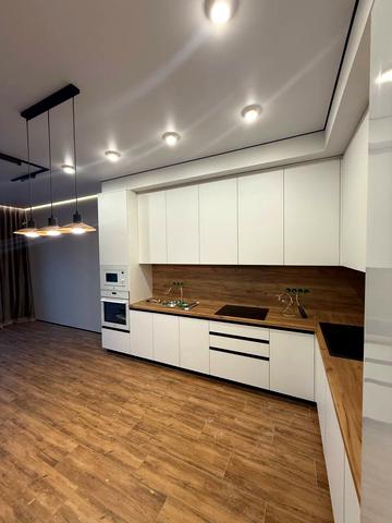 Центральна вул.