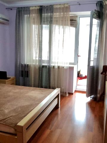 Володимира Івасюка просп. (Героїв Сталінграду), 8