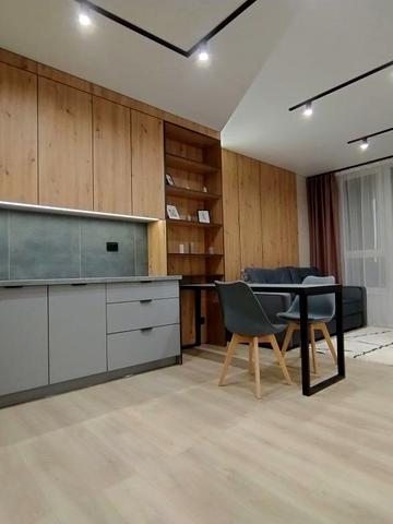 Героїв Майдану вул., (Будинок 6)