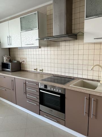 Йорданська вул. (Лайоша Гавро), 1