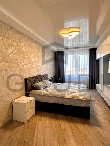 Літературна вул., 8