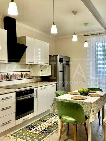 Героїв полку "Азов" вул. (Маршала Малиновського), 8