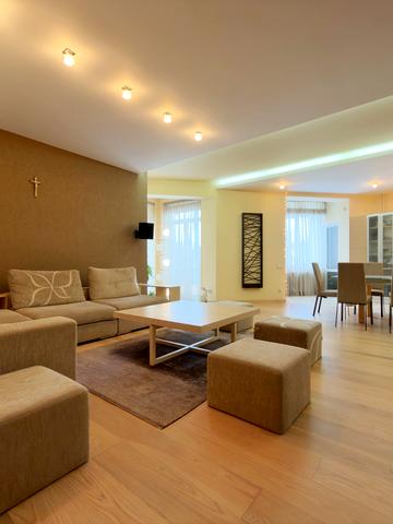 Олександра Олеся вул., 25д