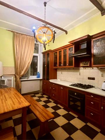 Пекарська вул., 36