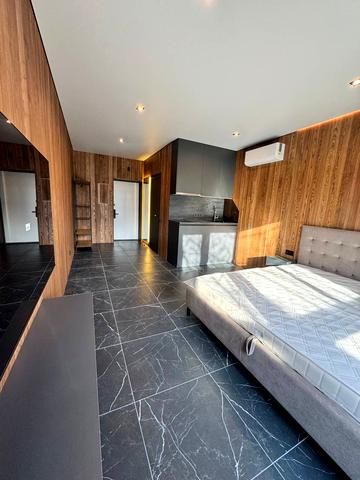 Виноградна вул., 2