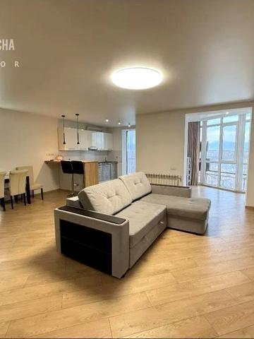 Набережна Перемоги вул., 42