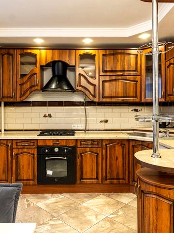 Євгена Коновальця вул., 124А