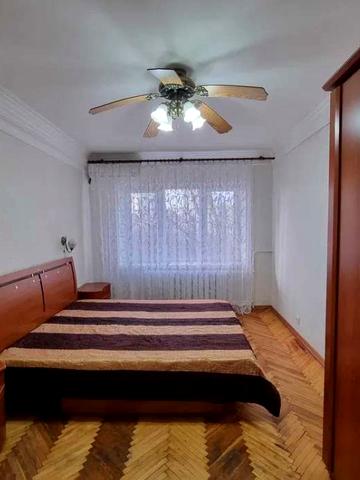 Кирило-Мефодіївська вул., 15