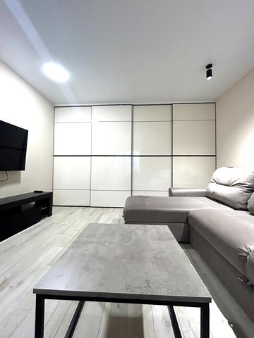 Глибока вул., 24