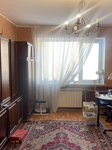 Романа Шухевича просп. (Генерала Ватутіна), 8