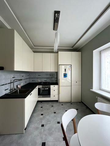 Хліборобна вул., 23