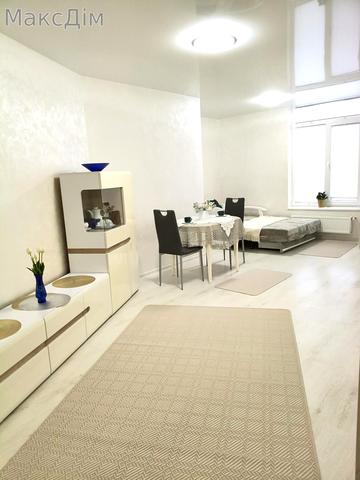 Тролейбусна вул., 4-Б