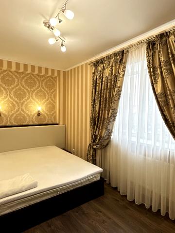 Пирогова вул., 13