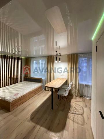 Айвазовського вул., 33