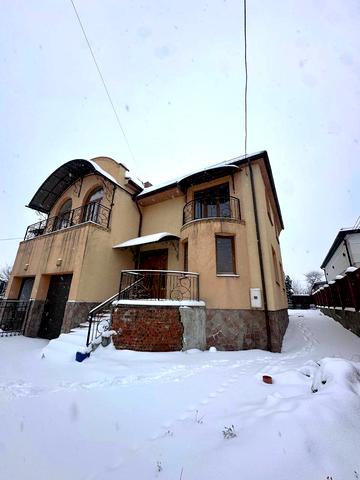 Приязна вул., 2